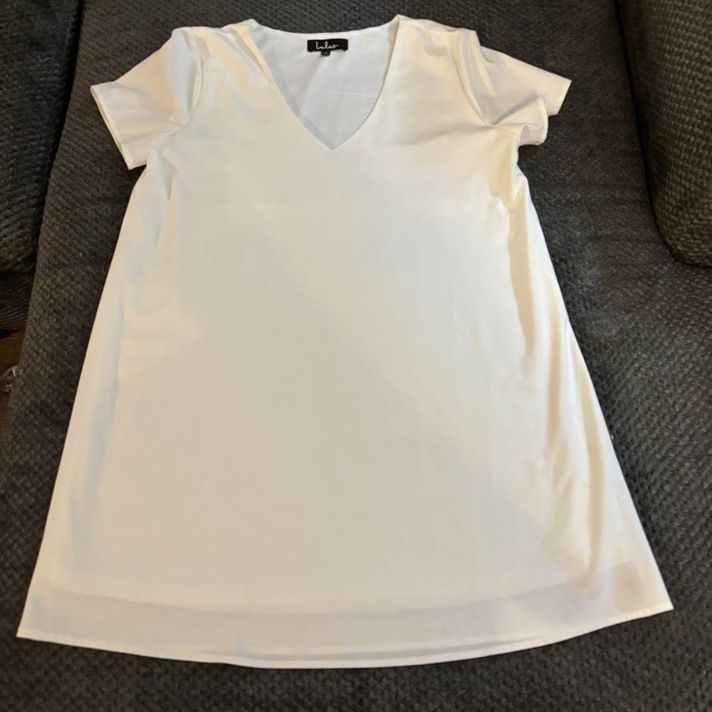 Women's Lulu's White Freestyle‎ Shift Dress Size L Lined Casual V Neck
